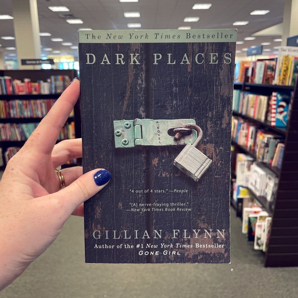 Dark Places Book - Gillian Flynn